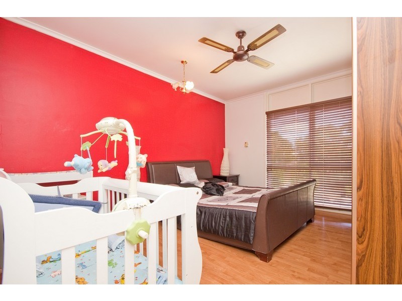 7 Yulinda Terrace, Para Hills SA 5096