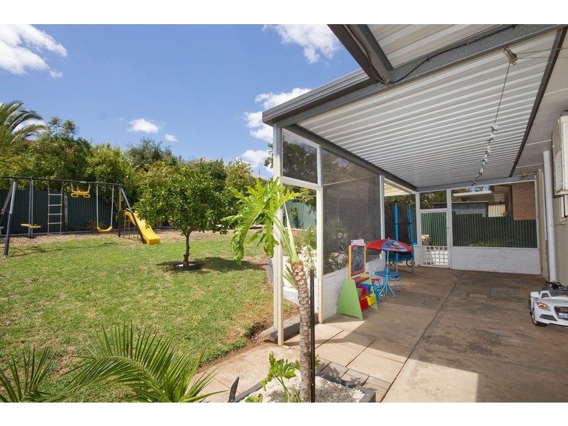 7 Yulinda Terrace, Para Hills SA 5096
