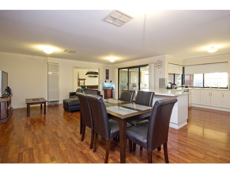 98 President Avenue, Andrews Farm SA 5114