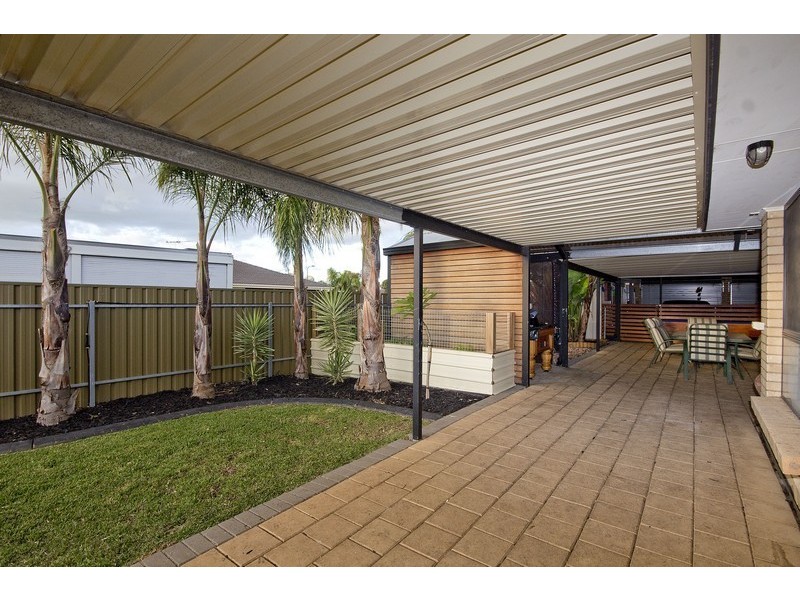 98 President Avenue, Andrews Farm SA 5114