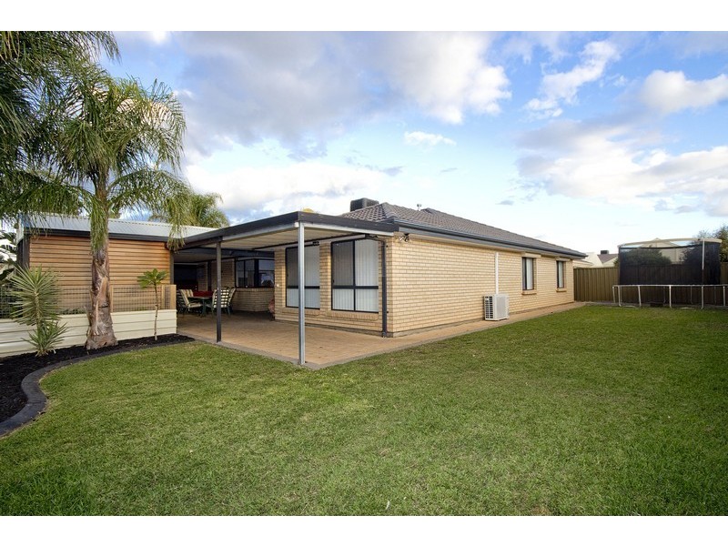 98 President Avenue, Andrews Farm SA 5114