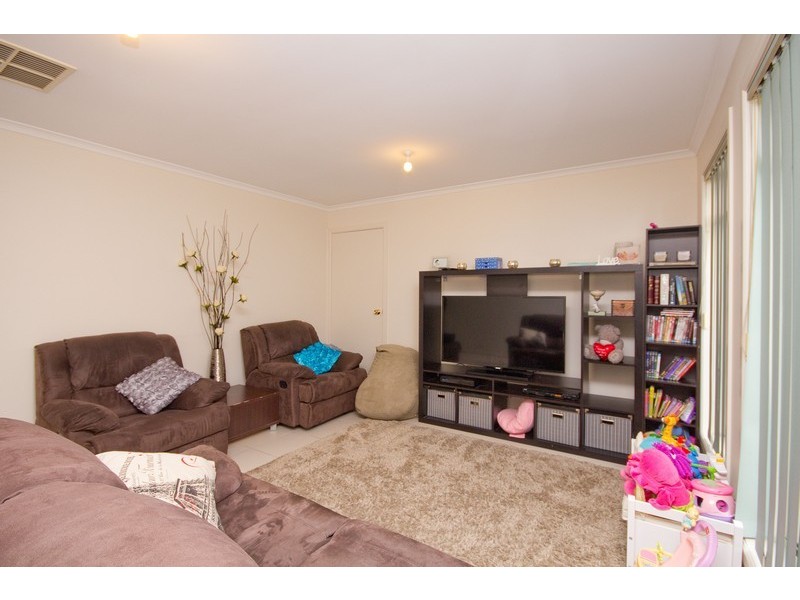 8 Meadow Lane, Para Hills West SA 5096