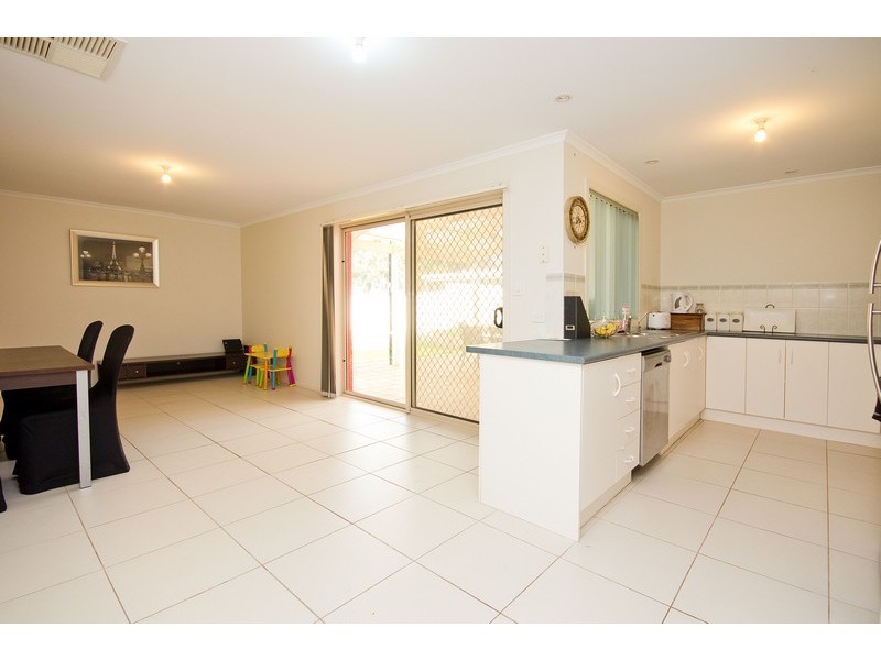 8 Meadow Lane, Para Hills West SA 5096