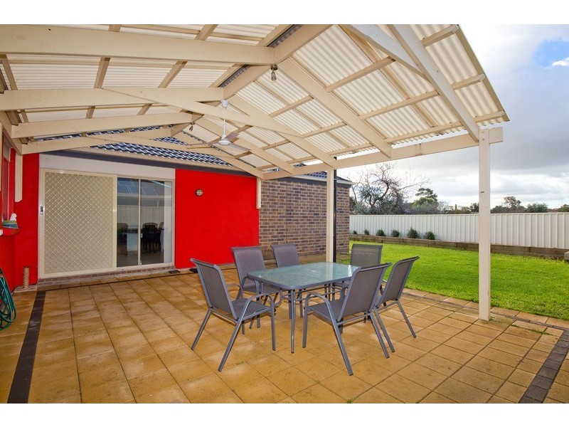 8 Meadow Lane, Para Hills West SA 5096