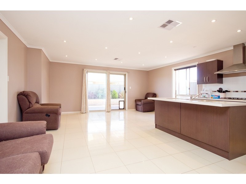 1 Wood Street, Andrews Farm SA 5114