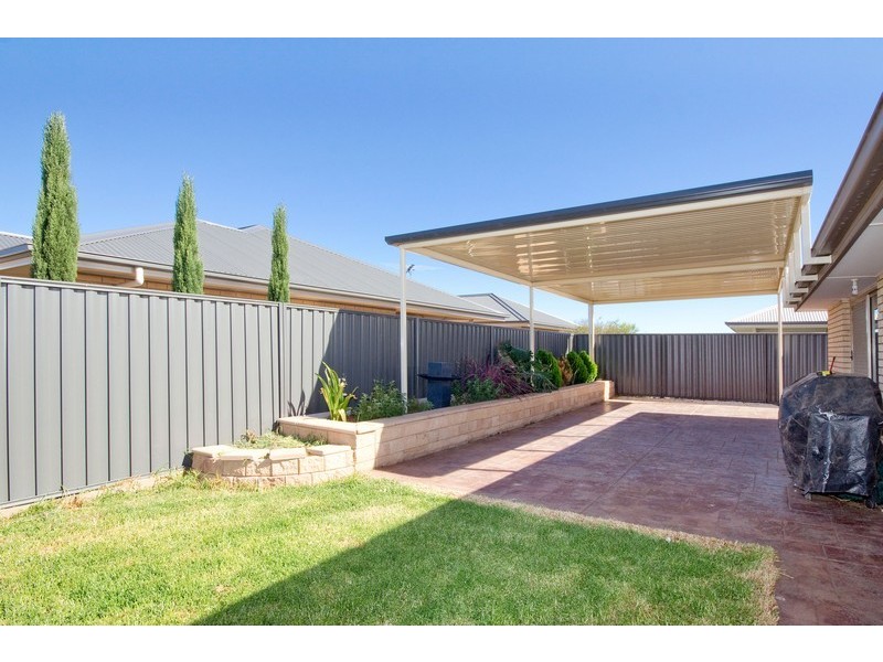 1 Wood Street, Andrews Farm SA 5114