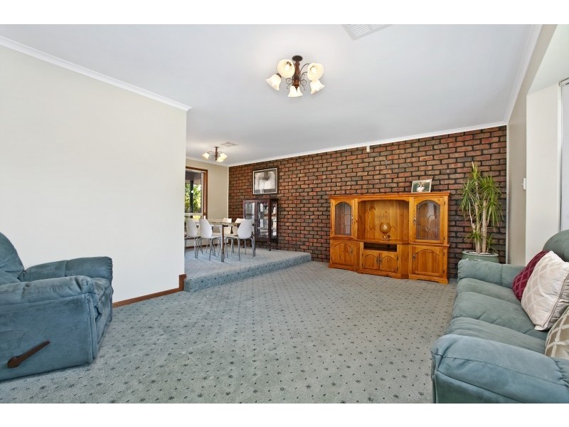 8 Dimasi Court, Hillbank SA 5112