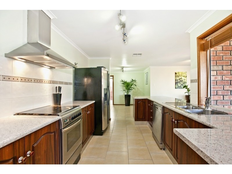 8 Dimasi Court, Hillbank SA 5112