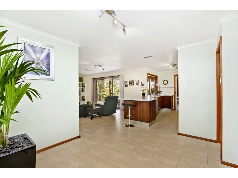 8 Dimasi Court, Hillbank SA 5112