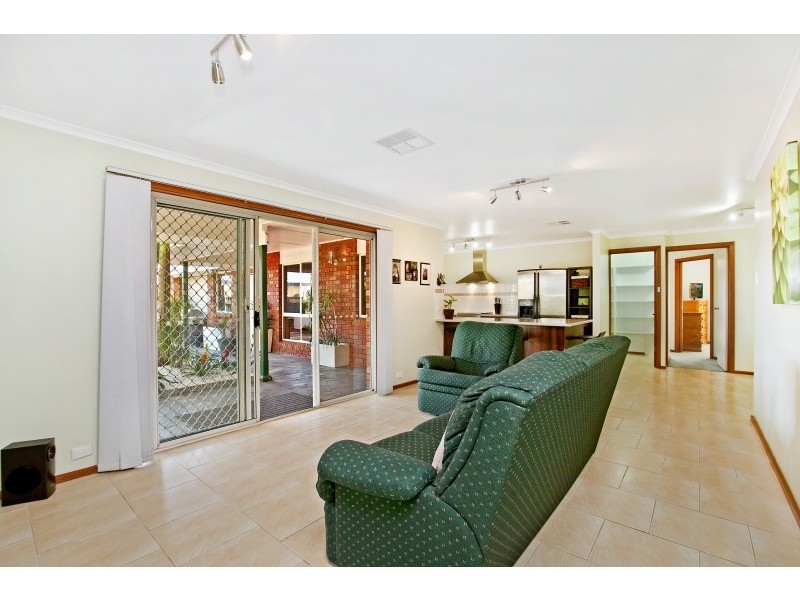 8 Dimasi Court, Hillbank SA 5112