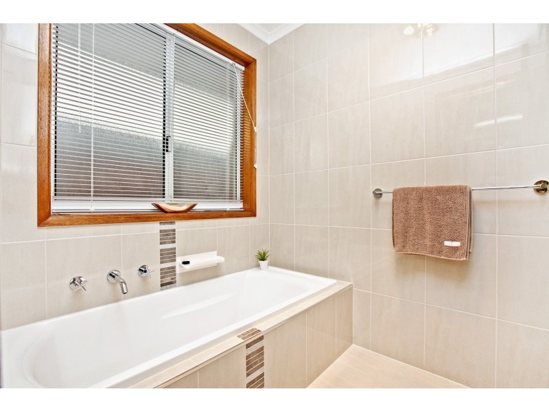 8 Dimasi Court, Hillbank SA 5112