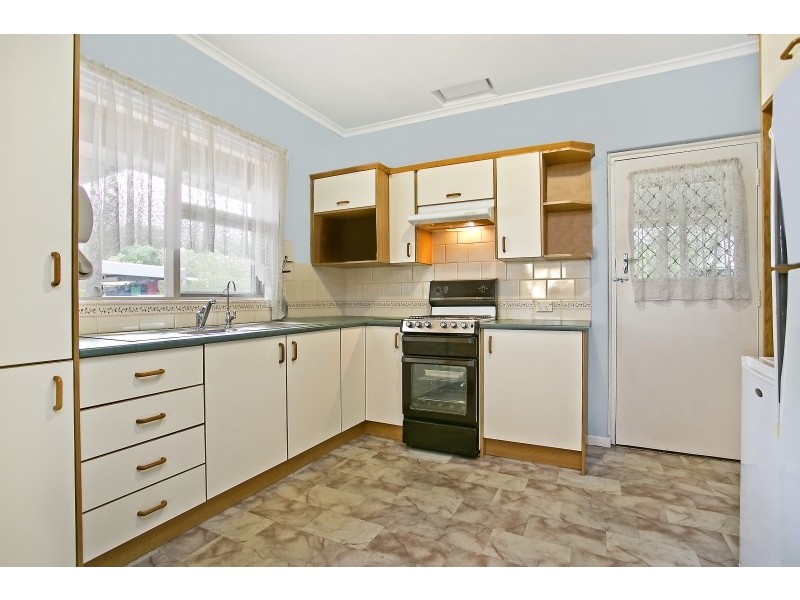 32 Carol Drive, Para Hills SA 5096