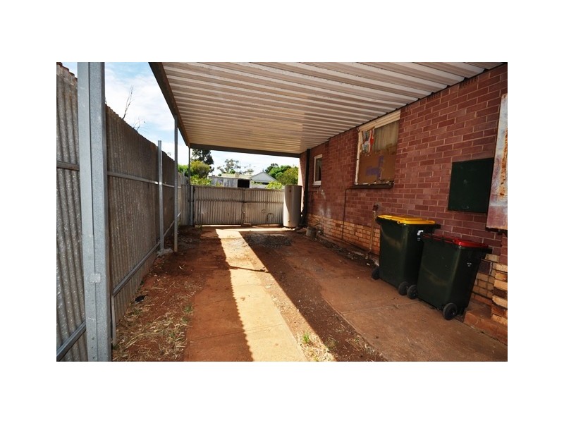 33 Hayles Road, Elizabeth Park SA 5113