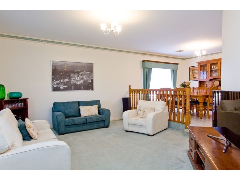 11 Meadow Lane, Gulfview Heights SA 5096