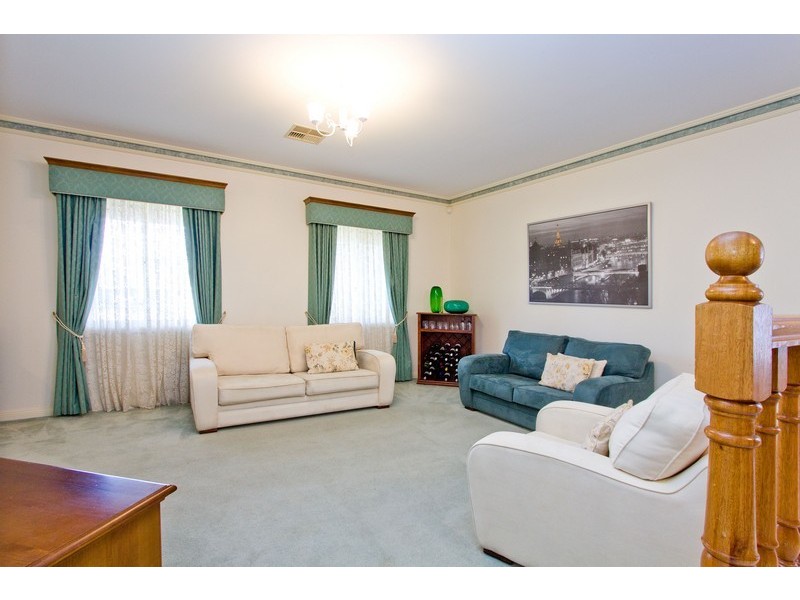 11 Meadow Lane, Gulfview Heights SA 5096