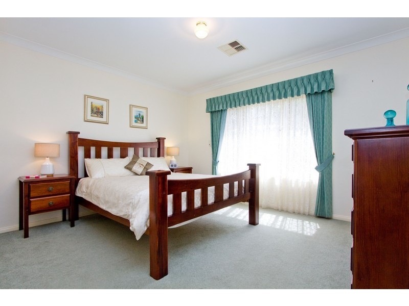 11 Meadow Lane, Gulfview Heights SA 5096