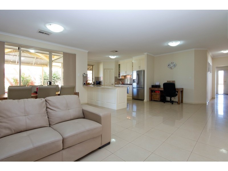 141 President Ave, Andrews Farm SA 5114