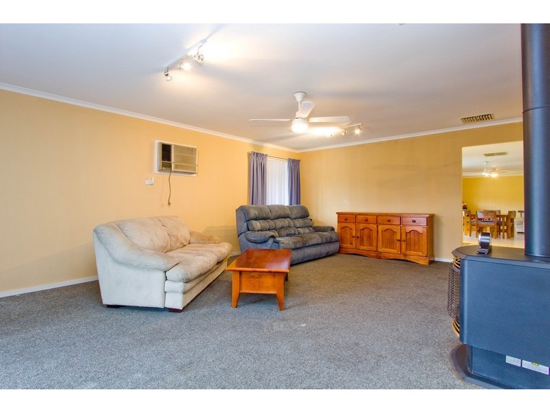 6 Waratah Drive, Blakeview SA 5114