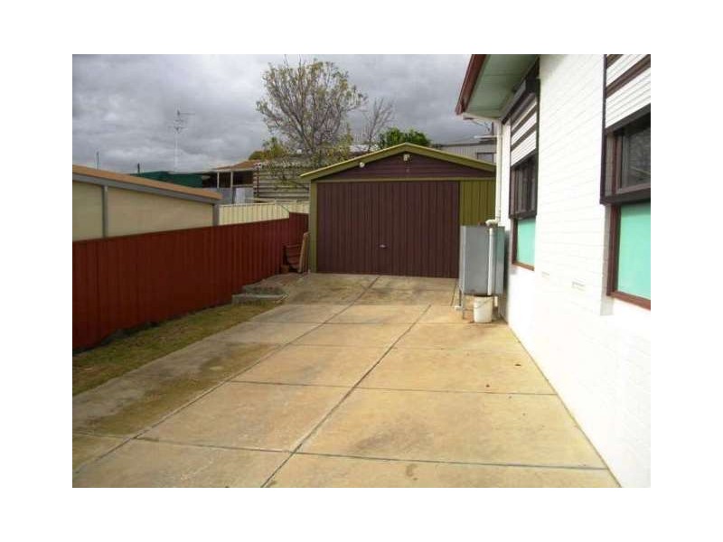 13 Yulinda Terrace, Para Hills SA 5096