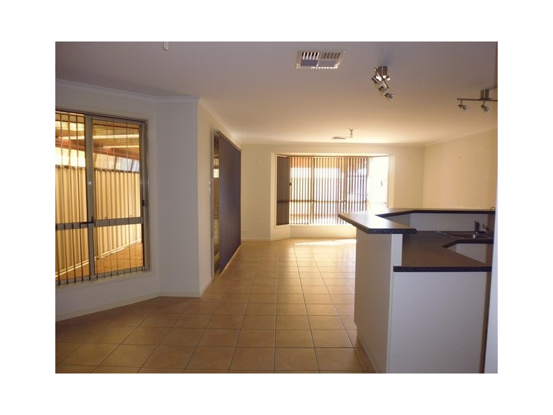 16 Heathpool Street, Burton SA 5110