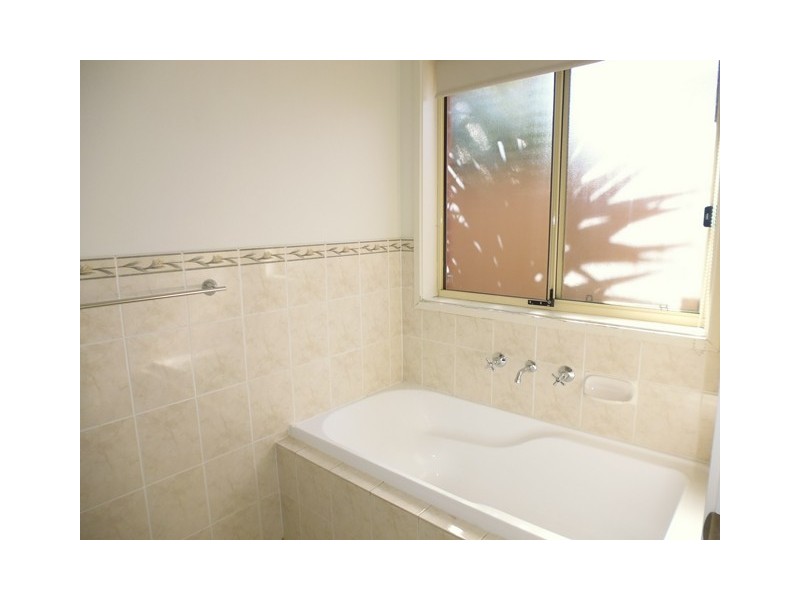 16 Heathpool Street, Burton SA 5110