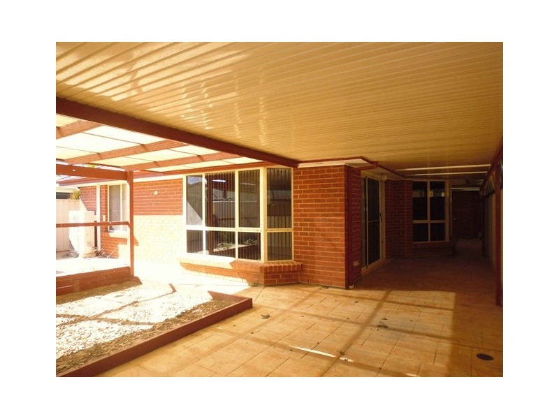 16 Heathpool Street, Burton SA 5110