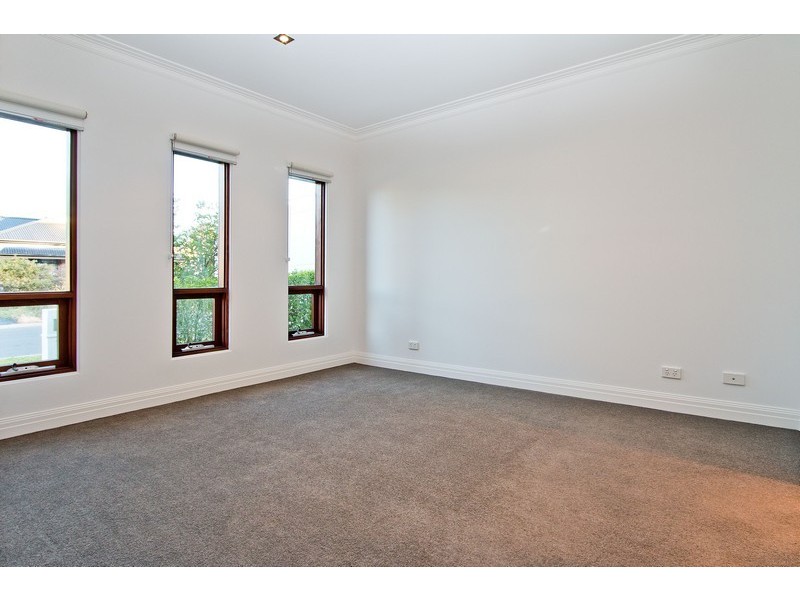 10 Pillie Crescent, Mawson Lakes SA 5095