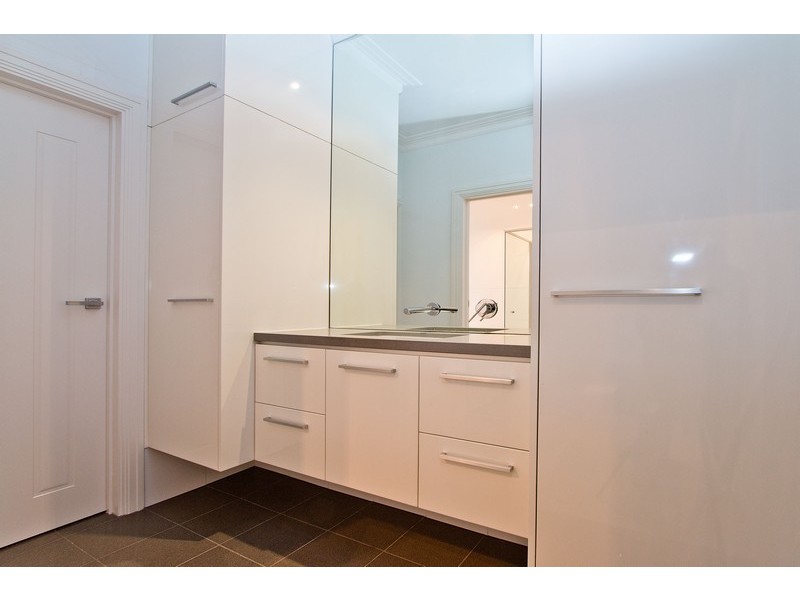 10 Pillie Crescent, Mawson Lakes SA 5095