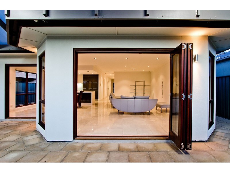 10 Pillie Crescent, Mawson Lakes SA 5095