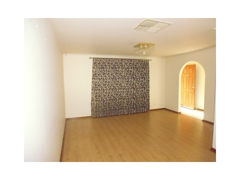 2 Maguire Crescent, Burton SA 5110