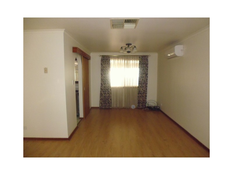 2 Maguire Crescent, Burton SA 5110