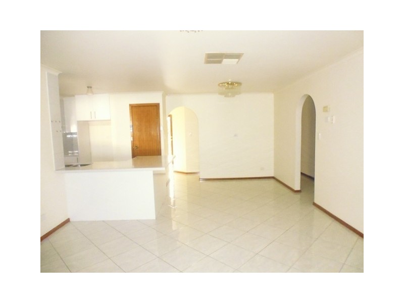 2 Maguire Crescent, Burton SA 5110