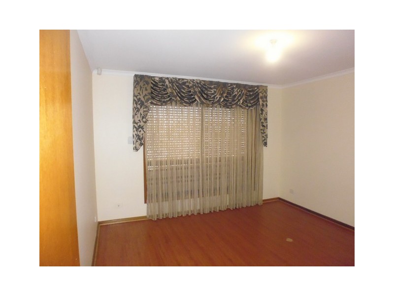 2 Maguire Crescent, Burton SA 5110