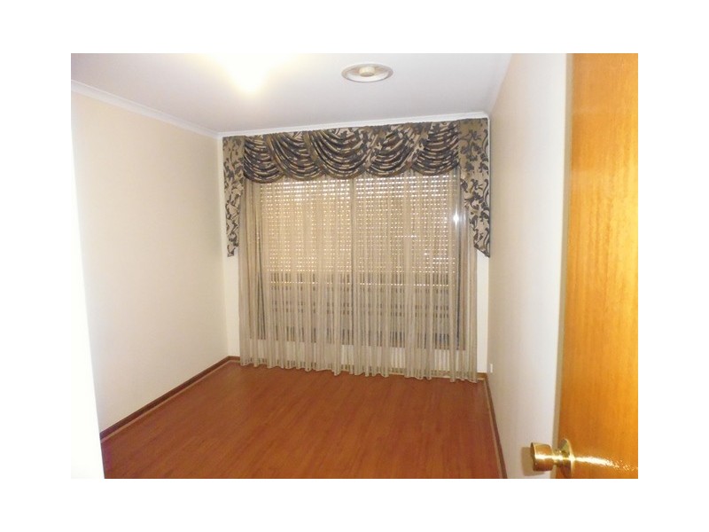 2 Maguire Crescent, Burton SA 5110