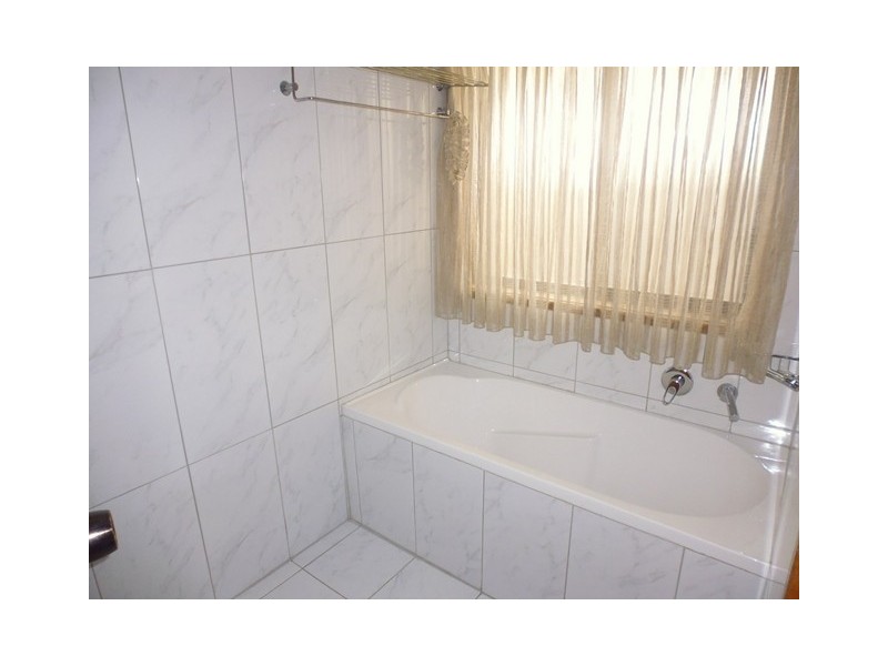 2 Maguire Crescent, Burton SA 5110