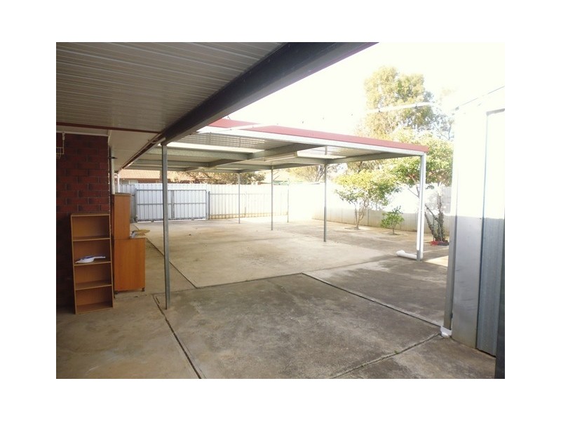 2 Maguire Crescent, Burton SA 5110