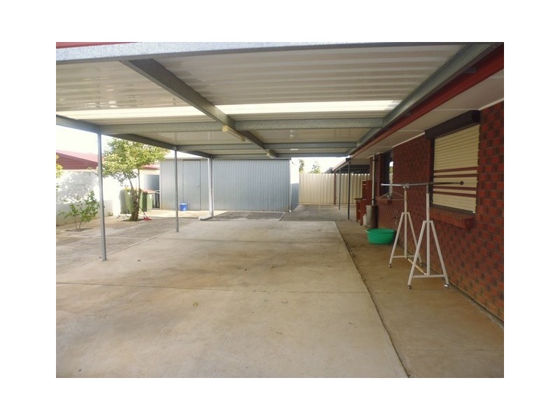 2 Maguire Crescent, Burton SA 5110