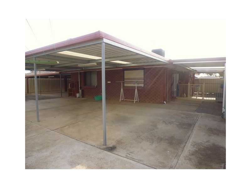 2 Maguire Crescent, Burton SA 5110