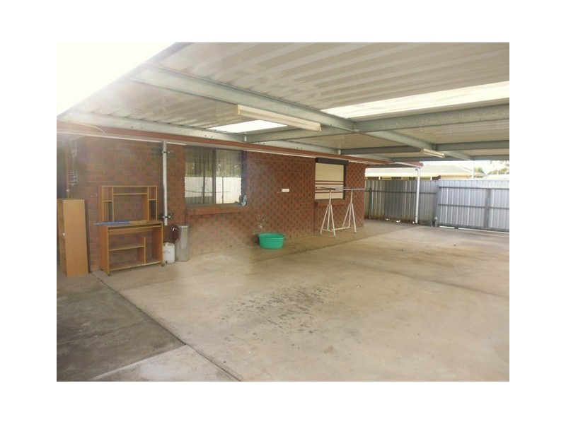 2 Maguire Crescent, Burton SA 5110