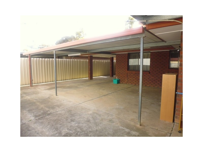 2 Maguire Crescent, Burton SA 5110