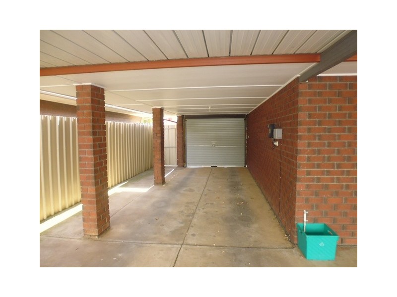 2 Maguire Crescent, Burton SA 5110