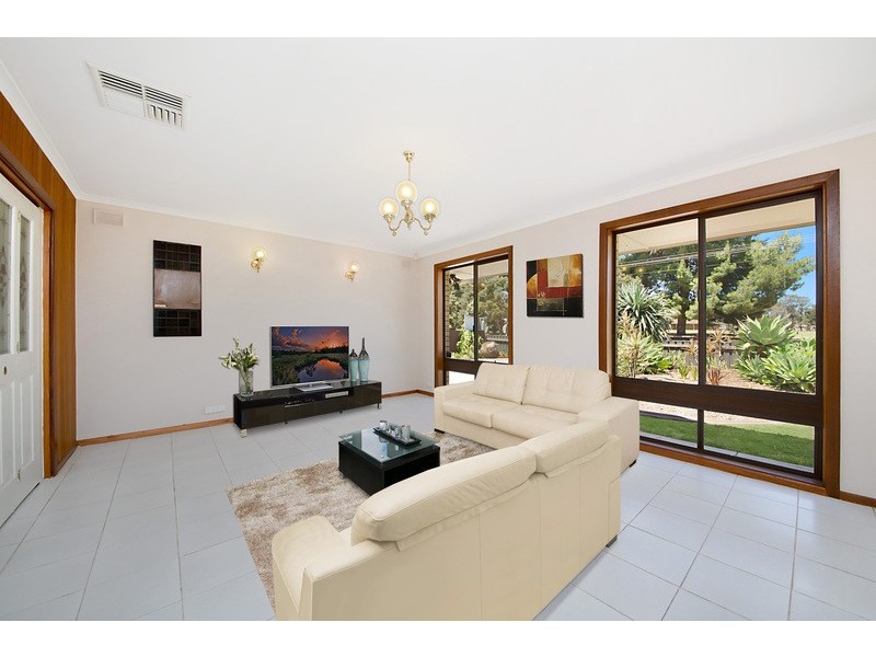 35 Paramount Road, Salisbury Downs SA 5108