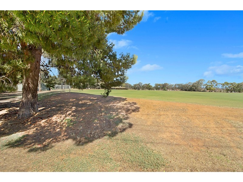 35 Paramount Road, Salisbury Downs SA 5108