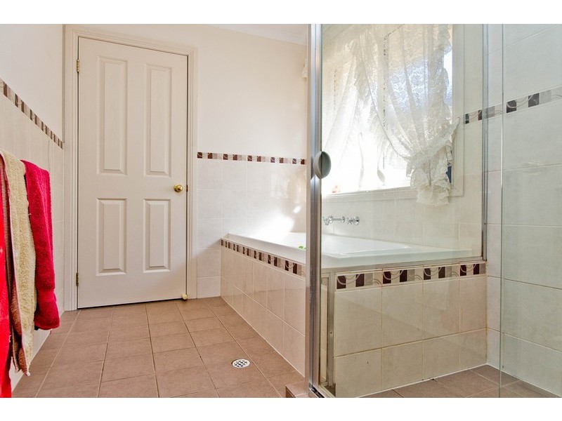 45 Castle Drive, Burton SA 5110