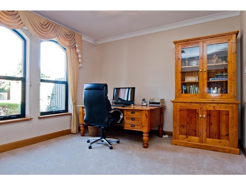 6 Lakewood Court, Mawson Lakes SA 5095