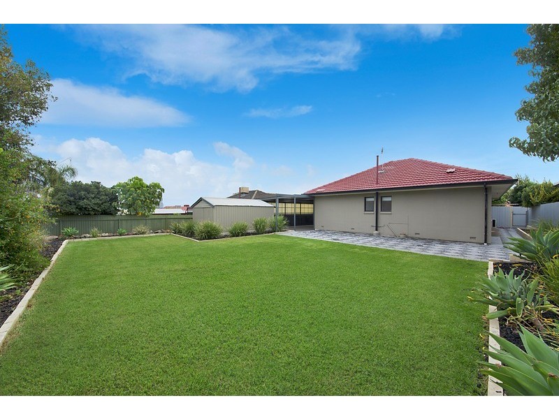 11 St Clair Avenue, Para Hills SA 5096