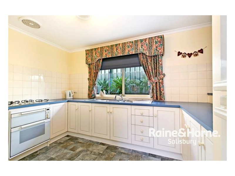 5 Knightsbridge Court, Hillbank SA 5112