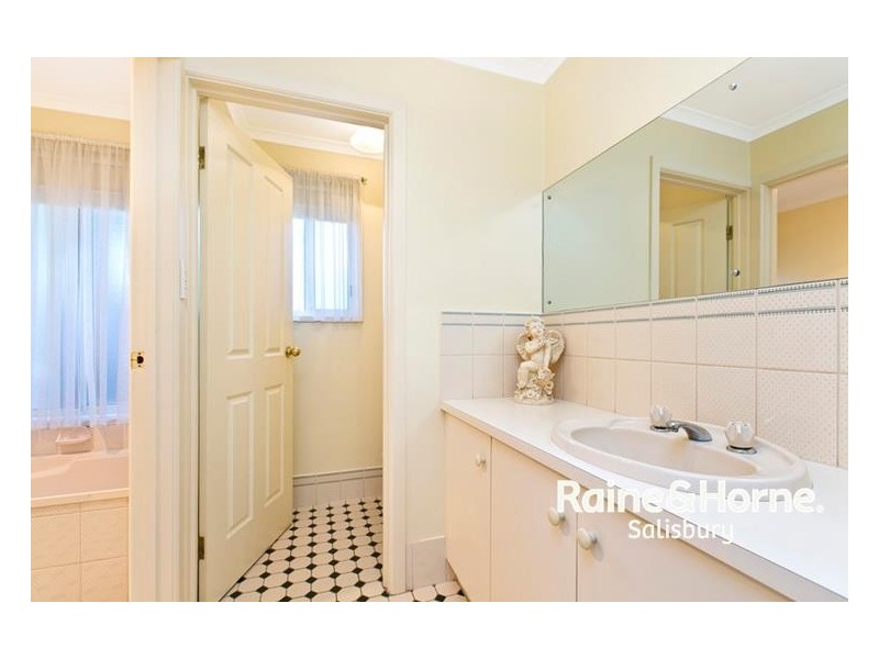 5 Knightsbridge Court, Hillbank SA 5112