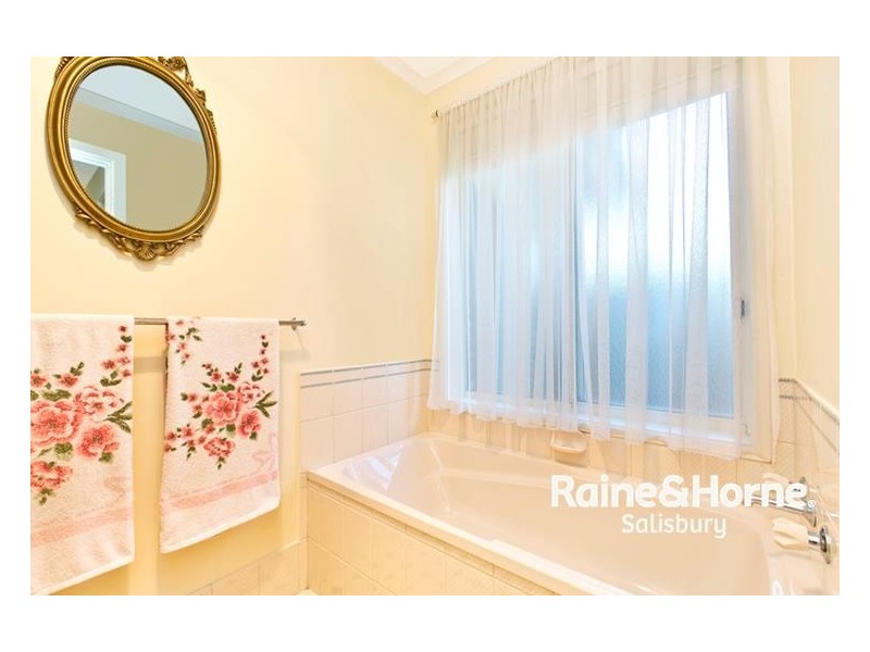 5 Knightsbridge Court, Hillbank SA 5112