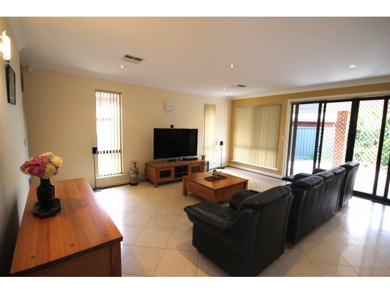 7 Creekview Drive, Mawson Lakes SA 5095